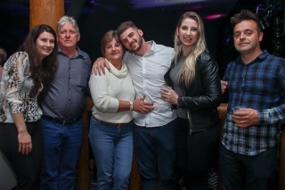 
<a style='margin-left: 5px;' class='btn btn-xs btn-social btn-facebook' href='https://www.facebook.com/sharer/sharer.php?u=https://www.galeramix.com.br/imagem/a37/800-800-90/conteudo/site_galerias/37/daniel-centro-eventos-petry-galera-mix-27-07-201774.jpg' rel='popup' data-width='500' data-height='400'><i class='fa fa-facebook'></i>Compartilhar <span class='hidden-xs'>no Facebook</span>
</a> 
<a class='btn btn-default btn-xs' target='_blank' href='imagem/a37/800-800-90/conteudo/site_galerias/37/daniel-centro-eventos-petry-galera-mix-27-07-201774.jpg'>
<span class='glyphicon glyphicon-cloud-download'></span> Salvar
</a>
