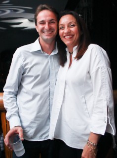 
<a style='margin-left: 5px;' class='btn btn-xs btn-social btn-facebook' href='https://www.facebook.com/sharer/sharer.php?u=https://www.galeramix.com.br/imagem/a37/800-800-90/conteudo/site_galerias/37/daniel-centro-eventos-petry-galera-mix-27-07-201778.jpg' rel='popup' data-width='500' data-height='400'><i class='fa fa-facebook'></i>Compartilhar <span class='hidden-xs'>no Facebook</span>
</a> 
<a class='btn btn-default btn-xs' target='_blank' href='imagem/a37/800-800-90/conteudo/site_galerias/37/daniel-centro-eventos-petry-galera-mix-27-07-201778.jpg'>
<span class='glyphicon glyphicon-cloud-download'></span> Salvar
</a>
