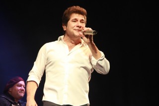 
<a style='margin-left: 5px;' class='btn btn-xs btn-social btn-facebook' href='https://www.facebook.com/sharer/sharer.php?u=https://www.galeramix.com.br/imagem/a37/800-800-90/conteudo/site_galerias/37/daniel-centro-eventos-petry-galera-mix-27-07-20178.jpg' rel='popup' data-width='500' data-height='400'><i class='fa fa-facebook'></i>Compartilhar <span class='hidden-xs'>no Facebook</span>
</a> 
<a class='btn btn-default btn-xs' target='_blank' href='imagem/a37/800-800-90/conteudo/site_galerias/37/daniel-centro-eventos-petry-galera-mix-27-07-20178.jpg'>
<span class='glyphicon glyphicon-cloud-download'></span> Salvar
</a>
