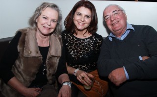 
<a style='margin-left: 5px;' class='btn btn-xs btn-social btn-facebook' href='https://www.facebook.com/sharer/sharer.php?u=https://www.galeramix.com.br/imagem/a37/800-800-90/conteudo/site_galerias/37/daniel-centro-eventos-petry-galera-mix-27-07-201786.jpg' rel='popup' data-width='500' data-height='400'><i class='fa fa-facebook'></i>Compartilhar <span class='hidden-xs'>no Facebook</span>
</a> 
<a class='btn btn-default btn-xs' target='_blank' href='imagem/a37/800-800-90/conteudo/site_galerias/37/daniel-centro-eventos-petry-galera-mix-27-07-201786.jpg'>
<span class='glyphicon glyphicon-cloud-download'></span> Salvar
</a>
