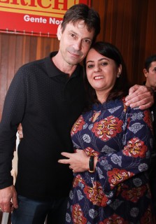 
<a style='margin-left: 5px;' class='btn btn-xs btn-social btn-facebook' href='https://www.facebook.com/sharer/sharer.php?u=https://www.galeramix.com.br/imagem/a37/800-800-90/conteudo/site_galerias/37/daniel-centro-eventos-petry-galera-mix-27-07-201788.jpg' rel='popup' data-width='500' data-height='400'><i class='fa fa-facebook'></i>Compartilhar <span class='hidden-xs'>no Facebook</span>
</a> 
<a class='btn btn-default btn-xs' target='_blank' href='imagem/a37/800-800-90/conteudo/site_galerias/37/daniel-centro-eventos-petry-galera-mix-27-07-201788.jpg'>
<span class='glyphicon glyphicon-cloud-download'></span> Salvar
</a>
