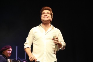 
<a style='margin-left: 5px;' class='btn btn-xs btn-social btn-facebook' href='https://www.facebook.com/sharer/sharer.php?u=https://www.galeramix.com.br/imagem/a37/800-800-90/conteudo/site_galerias/37/daniel-centro-eventos-petry-galera-mix-27-07-20179.jpg' rel='popup' data-width='500' data-height='400'><i class='fa fa-facebook'></i>Compartilhar <span class='hidden-xs'>no Facebook</span>
</a> 
<a class='btn btn-default btn-xs' target='_blank' href='imagem/a37/800-800-90/conteudo/site_galerias/37/daniel-centro-eventos-petry-galera-mix-27-07-20179.jpg'>
<span class='glyphicon glyphicon-cloud-download'></span> Salvar
</a>
