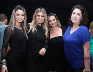 
<a style='margin-left: 5px;' class='btn btn-xs btn-social btn-facebook' href='https://www.facebook.com/sharer/sharer.php?u=https://www.galeramix.com.br/imagem/a37/800-800-90/conteudo/site_galerias/37/daniel-centro-eventos-petry-galera-mix-27-07-201792.jpg' rel='popup' data-width='500' data-height='400'><i class='fa fa-facebook'></i>Compartilhar <span class='hidden-xs'>no Facebook</span>
</a> 
<a class='btn btn-default btn-xs' target='_blank' href='imagem/a37/800-800-90/conteudo/site_galerias/37/daniel-centro-eventos-petry-galera-mix-27-07-201792.jpg'>
<span class='glyphicon glyphicon-cloud-download'></span> Salvar
</a>
