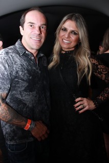 
<a style='margin-left: 5px;' class='btn btn-xs btn-social btn-facebook' href='https://www.facebook.com/sharer/sharer.php?u=https://www.galeramix.com.br/imagem/a37/800-800-90/conteudo/site_galerias/37/daniel-centro-eventos-petry-galera-mix-27-07-201793.jpg' rel='popup' data-width='500' data-height='400'><i class='fa fa-facebook'></i>Compartilhar <span class='hidden-xs'>no Facebook</span>
</a> 
<a class='btn btn-default btn-xs' target='_blank' href='imagem/a37/800-800-90/conteudo/site_galerias/37/daniel-centro-eventos-petry-galera-mix-27-07-201793.jpg'>
<span class='glyphicon glyphicon-cloud-download'></span> Salvar
</a>
