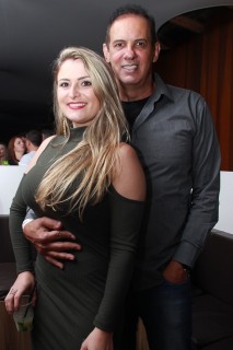 
<a style='margin-left: 5px;' class='btn btn-xs btn-social btn-facebook' href='https://www.facebook.com/sharer/sharer.php?u=https://www.galeramix.com.br/imagem/a37/800-800-90/conteudo/site_galerias/37/daniel-centro-eventos-petry-galera-mix-27-07-201797.jpg' rel='popup' data-width='500' data-height='400'><i class='fa fa-facebook'></i>Compartilhar <span class='hidden-xs'>no Facebook</span>
</a> 
<a class='btn btn-default btn-xs' target='_blank' href='imagem/a37/800-800-90/conteudo/site_galerias/37/daniel-centro-eventos-petry-galera-mix-27-07-201797.jpg'>
<span class='glyphicon glyphicon-cloud-download'></span> Salvar
</a>
