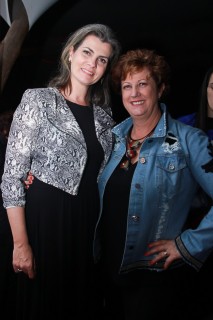 
<a style='margin-left: 5px;' class='btn btn-xs btn-social btn-facebook' href='https://www.facebook.com/sharer/sharer.php?u=https://www.galeramix.com.br/imagem/a37/800-800-90/conteudo/site_galerias/37/daniel-centro-eventos-petry-galera-mix-27-07-201798.jpg' rel='popup' data-width='500' data-height='400'><i class='fa fa-facebook'></i>Compartilhar <span class='hidden-xs'>no Facebook</span>
</a> 
<a class='btn btn-default btn-xs' target='_blank' href='imagem/a37/800-800-90/conteudo/site_galerias/37/daniel-centro-eventos-petry-galera-mix-27-07-201798.jpg'>
<span class='glyphicon glyphicon-cloud-download'></span> Salvar
</a>
