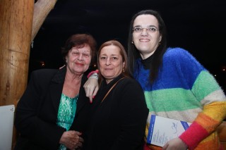 
<a style='margin-left: 5px;' class='btn btn-xs btn-social btn-facebook' href='https://www.facebook.com/sharer/sharer.php?u=https://www.galeramix.com.br/imagem/a37/800-800-90/conteudo/site_galerias/37/daniel-centro-eventos-petry-galera-mix-27-07-201799.jpg' rel='popup' data-width='500' data-height='400'><i class='fa fa-facebook'></i>Compartilhar <span class='hidden-xs'>no Facebook</span>
</a> 
<a class='btn btn-default btn-xs' target='_blank' href='imagem/a37/800-800-90/conteudo/site_galerias/37/daniel-centro-eventos-petry-galera-mix-27-07-201799.jpg'>
<span class='glyphicon glyphicon-cloud-download'></span> Salvar
</a>
