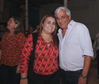 
                                <a style='margin-left: 5px;' class='btn btn-xs btn-social btn-facebook' href='https://www.facebook.com/sharer/sharer.php?u=https://www.galeramix.com.br/imagem/a38/800-800-90/conteudo/site_galerias/38/baile-dos-pais-10.jpg' rel='popup' data-width='500' data-height='400'><i class='fa fa-facebook'></i>Compartilhar <span class='hidden-xs'>no Facebook</span>
                            </a> 
                            <a class='btn btn-default btn-xs' target='_blank' href='imagem/a38/800-800-90/conteudo/site_galerias/38/baile-dos-pais-10.jpg'>
                                <span class='glyphicon glyphicon-cloud-download'></span> Salvar
                            </a>
                            