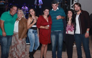 
                <a style='margin-left: 5px;' class='btn btn-xs btn-social btn-facebook' href='https://www.facebook.com/sharer/sharer.php?u=https://www.galeramix.com.br/imagem/a38/800-800-90/conteudo/site_galerias/38/baile-dos-pais-14.jpg' rel='popup' data-width='500' data-height='400'><i class='fa fa-facebook'></i>Compartilhar <span class='hidden-xs'>no Facebook</span>
            </a> 
            <a class='btn btn-default btn-xs' target='_blank' href='imagem/a38/800-800-90/conteudo/site_galerias/38/baile-dos-pais-14.jpg'>
                <span class='glyphicon glyphicon-cloud-download'></span> Salvar
            </a>
            