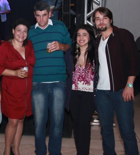 
            <a style='margin-left: 5px;' class='btn btn-xs btn-social btn-facebook' href='https://www.facebook.com/sharer/sharer.php?u=https://www.galeramix.com.br/imagem/a38/800-800-90/conteudo/site_galerias/38/baile-dos-pais-15.jpg' rel='popup' data-width='500' data-height='400'><i class='fa fa-facebook'></i>Compartilhar <span class='hidden-xs'>no Facebook</span>
        </a> 
        <a class='btn btn-default btn-xs' target='_blank' href='imagem/a38/800-800-90/conteudo/site_galerias/38/baile-dos-pais-15.jpg'>
            <span class='glyphicon glyphicon-cloud-download'></span> Salvar
        </a>
        