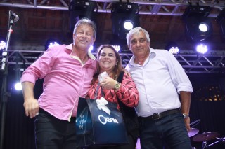 
    <a style='margin-left: 5px;' class='btn btn-xs btn-social btn-facebook' href='https://www.facebook.com/sharer/sharer.php?u=https://www.galeramix.com.br/imagem/a38/800-800-90/conteudo/site_galerias/38/baile-dos-pais-17.jpg' rel='popup' data-width='500' data-height='400'><i class='fa fa-facebook'></i>Compartilhar <span class='hidden-xs'>no Facebook</span>
</a> 
<a class='btn btn-default btn-xs' target='_blank' href='imagem/a38/800-800-90/conteudo/site_galerias/38/baile-dos-pais-17.jpg'>
    <span class='glyphicon glyphicon-cloud-download'></span> Salvar
</a>
