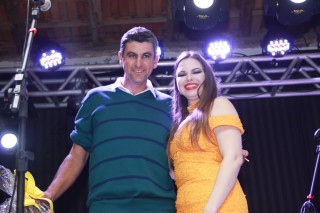 
<a style='margin-left: 5px;' class='btn btn-xs btn-social btn-facebook' href='https://www.facebook.com/sharer/sharer.php?u=https://www.galeramix.com.br/imagem/a38/800-800-90/conteudo/site_galerias/38/baile-dos-pais-19.jpg' rel='popup' data-width='500' data-height='400'><i class='fa fa-facebook'></i>Compartilhar <span class='hidden-xs'>no Facebook</span>
</a> 
<a class='btn btn-default btn-xs' target='_blank' href='imagem/a38/800-800-90/conteudo/site_galerias/38/baile-dos-pais-19.jpg'>
<span class='glyphicon glyphicon-cloud-download'></span> Salvar
</a>
