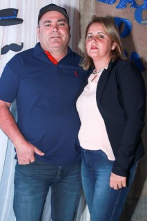 
<a style='margin-left: 5px;' class='btn btn-xs btn-social btn-facebook' href='https://www.facebook.com/sharer/sharer.php?u=https://www.galeramix.com.br/imagem/a38/800-800-90/conteudo/site_galerias/38/baile-dos-pais-28.jpg' rel='popup' data-width='500' data-height='400'><i class='fa fa-facebook'></i>Compartilhar <span class='hidden-xs'>no Facebook</span>
</a> 
<a class='btn btn-default btn-xs' target='_blank' href='imagem/a38/800-800-90/conteudo/site_galerias/38/baile-dos-pais-28.jpg'>
<span class='glyphicon glyphicon-cloud-download'></span> Salvar
</a>
