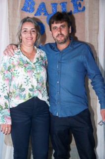 
<a style='margin-left: 5px;' class='btn btn-xs btn-social btn-facebook' href='https://www.facebook.com/sharer/sharer.php?u=https://www.galeramix.com.br/imagem/a38/800-800-90/conteudo/site_galerias/38/baile-dos-pais-29.jpg' rel='popup' data-width='500' data-height='400'><i class='fa fa-facebook'></i>Compartilhar <span class='hidden-xs'>no Facebook</span>
</a> 
<a class='btn btn-default btn-xs' target='_blank' href='imagem/a38/800-800-90/conteudo/site_galerias/38/baile-dos-pais-29.jpg'>
<span class='glyphicon glyphicon-cloud-download'></span> Salvar
</a>
