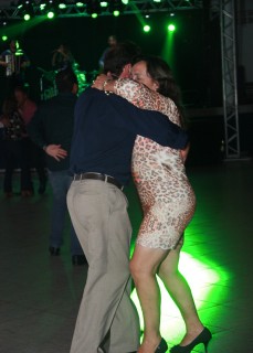 
<a style='margin-left: 5px;' class='btn btn-xs btn-social btn-facebook' href='https://www.facebook.com/sharer/sharer.php?u=https://www.galeramix.com.br/imagem/a38/800-800-90/conteudo/site_galerias/38/baile-dos-pais-3.jpg' rel='popup' data-width='500' data-height='400'><i class='fa fa-facebook'></i>Compartilhar <span class='hidden-xs'>no Facebook</span>
</a> 
<a class='btn btn-default btn-xs' target='_blank' href='imagem/a38/800-800-90/conteudo/site_galerias/38/baile-dos-pais-3.jpg'>
<span class='glyphicon glyphicon-cloud-download'></span> Salvar
</a>
