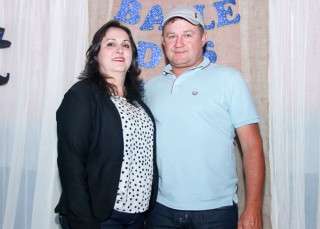 
<a style='margin-left: 5px;' class='btn btn-xs btn-social btn-facebook' href='https://www.facebook.com/sharer/sharer.php?u=https://www.galeramix.com.br/imagem/a38/800-800-90/conteudo/site_galerias/38/baile-dos-pais-30.jpg' rel='popup' data-width='500' data-height='400'><i class='fa fa-facebook'></i>Compartilhar <span class='hidden-xs'>no Facebook</span>
</a> 
<a class='btn btn-default btn-xs' target='_blank' href='imagem/a38/800-800-90/conteudo/site_galerias/38/baile-dos-pais-30.jpg'>
<span class='glyphicon glyphicon-cloud-download'></span> Salvar
</a>
