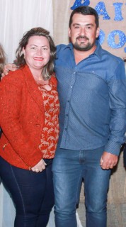 
<a style='margin-left: 5px;' class='btn btn-xs btn-social btn-facebook' href='https://www.facebook.com/sharer/sharer.php?u=https://www.galeramix.com.br/imagem/a38/800-800-90/conteudo/site_galerias/38/baile-dos-pais-35.jpg' rel='popup' data-width='500' data-height='400'><i class='fa fa-facebook'></i>Compartilhar <span class='hidden-xs'>no Facebook</span>
</a> 
<a class='btn btn-default btn-xs' target='_blank' href='imagem/a38/800-800-90/conteudo/site_galerias/38/baile-dos-pais-35.jpg'>
<span class='glyphicon glyphicon-cloud-download'></span> Salvar
</a>
