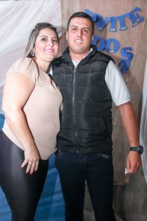 
<a style='margin-left: 5px;' class='btn btn-xs btn-social btn-facebook' href='https://www.facebook.com/sharer/sharer.php?u=https://www.galeramix.com.br/imagem/a38/800-800-90/conteudo/site_galerias/38/baile-dos-pais-36.jpg' rel='popup' data-width='500' data-height='400'><i class='fa fa-facebook'></i>Compartilhar <span class='hidden-xs'>no Facebook</span>
</a> 
<a class='btn btn-default btn-xs' target='_blank' href='imagem/a38/800-800-90/conteudo/site_galerias/38/baile-dos-pais-36.jpg'>
<span class='glyphicon glyphicon-cloud-download'></span> Salvar
</a>
