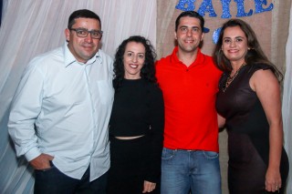 
<a style='margin-left: 5px;' class='btn btn-xs btn-social btn-facebook' href='https://www.facebook.com/sharer/sharer.php?u=https://www.galeramix.com.br/imagem/a38/800-800-90/conteudo/site_galerias/38/baile-dos-pais-43.jpg' rel='popup' data-width='500' data-height='400'><i class='fa fa-facebook'></i>Compartilhar <span class='hidden-xs'>no Facebook</span>
</a> 
<a class='btn btn-default btn-xs' target='_blank' href='imagem/a38/800-800-90/conteudo/site_galerias/38/baile-dos-pais-43.jpg'>
<span class='glyphicon glyphicon-cloud-download'></span> Salvar
</a>
