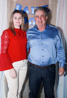 
<a style='margin-left: 5px;' class='btn btn-xs btn-social btn-facebook' href='https://www.facebook.com/sharer/sharer.php?u=https://www.galeramix.com.br/imagem/a38/800-800-90/conteudo/site_galerias/38/baile-dos-pais-5.jpg' rel='popup' data-width='500' data-height='400'><i class='fa fa-facebook'></i>Compartilhar <span class='hidden-xs'>no Facebook</span>
</a> 
<a class='btn btn-default btn-xs' target='_blank' href='imagem/a38/800-800-90/conteudo/site_galerias/38/baile-dos-pais-5.jpg'>
<span class='glyphicon glyphicon-cloud-download'></span> Salvar
</a>
