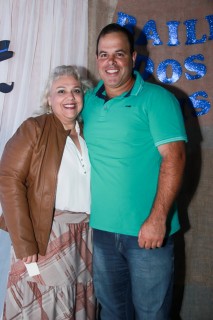 
<a style='margin-left: 5px;' class='btn btn-xs btn-social btn-facebook' href='https://www.facebook.com/sharer/sharer.php?u=https://www.galeramix.com.br/imagem/a38/800-800-90/conteudo/site_galerias/38/baile-dos-pais-52.jpg' rel='popup' data-width='500' data-height='400'><i class='fa fa-facebook'></i>Compartilhar <span class='hidden-xs'>no Facebook</span>
</a> 
<a class='btn btn-default btn-xs' target='_blank' href='imagem/a38/800-800-90/conteudo/site_galerias/38/baile-dos-pais-52.jpg'>
<span class='glyphicon glyphicon-cloud-download'></span> Salvar
</a>
