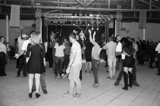 
<a style='margin-left: 5px;' class='btn btn-xs btn-social btn-facebook' href='https://www.facebook.com/sharer/sharer.php?u=https://www.galeramix.com.br/imagem/a38/800-800-90/conteudo/site_galerias/38/baile-dos-pais-9.jpg' rel='popup' data-width='500' data-height='400'><i class='fa fa-facebook'></i>Compartilhar <span class='hidden-xs'>no Facebook</span>
</a> 
<a class='btn btn-default btn-xs' target='_blank' href='imagem/a38/800-800-90/conteudo/site_galerias/38/baile-dos-pais-9.jpg'>
<span class='glyphicon glyphicon-cloud-download'></span> Salvar
</a>
