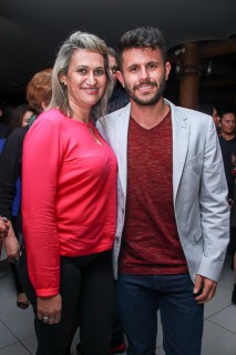 
                                    <a style='margin-left: 5px;' class='btn btn-xs btn-social btn-facebook' href='https://www.facebook.com/sharer/sharer.php?u=https://www.galeramix.com.br/imagem/a39/800-800-90/conteudo/site_galerias/39/raca-negra-petry-galera-mix-1.jpg' rel='popup' data-width='500' data-height='400'><i class='fa fa-facebook'></i>Compartilhar <span class='hidden-xs'>no Facebook</span>
                                </a> 
                                <a class='btn btn-default btn-xs' target='_blank' href='imagem/a39/800-800-90/conteudo/site_galerias/39/raca-negra-petry-galera-mix-1.jpg'>
                                    <span class='glyphicon glyphicon-cloud-download'></span> Salvar
                                </a>
                                