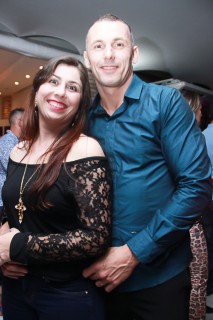 
                                <a style='margin-left: 5px;' class='btn btn-xs btn-social btn-facebook' href='https://www.facebook.com/sharer/sharer.php?u=https://www.galeramix.com.br/imagem/a39/800-800-90/conteudo/site_galerias/39/raca-negra-petry-galera-mix-10.jpg' rel='popup' data-width='500' data-height='400'><i class='fa fa-facebook'></i>Compartilhar <span class='hidden-xs'>no Facebook</span>
                            </a> 
                            <a class='btn btn-default btn-xs' target='_blank' href='imagem/a39/800-800-90/conteudo/site_galerias/39/raca-negra-petry-galera-mix-10.jpg'>
                                <span class='glyphicon glyphicon-cloud-download'></span> Salvar
                            </a>
                            