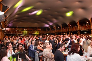 
    <a style='margin-left: 5px;' class='btn btn-xs btn-social btn-facebook' href='https://www.facebook.com/sharer/sharer.php?u=https://www.galeramix.com.br/imagem/a39/800-800-90/conteudo/site_galerias/39/raca-negra-petry-galera-mix-106.jpg' rel='popup' data-width='500' data-height='400'><i class='fa fa-facebook'></i>Compartilhar <span class='hidden-xs'>no Facebook</span>
</a> 
<a class='btn btn-default btn-xs' target='_blank' href='imagem/a39/800-800-90/conteudo/site_galerias/39/raca-negra-petry-galera-mix-106.jpg'>
    <span class='glyphicon glyphicon-cloud-download'></span> Salvar
</a>
