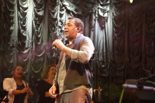 
<a style='margin-left: 5px;' class='btn btn-xs btn-social btn-facebook' href='https://www.facebook.com/sharer/sharer.php?u=https://www.galeramix.com.br/imagem/a39/800-800-90/conteudo/site_galerias/39/raca-negra-petry-galera-mix-108.jpg' rel='popup' data-width='500' data-height='400'><i class='fa fa-facebook'></i>Compartilhar <span class='hidden-xs'>no Facebook</span>
</a> 
<a class='btn btn-default btn-xs' target='_blank' href='imagem/a39/800-800-90/conteudo/site_galerias/39/raca-negra-petry-galera-mix-108.jpg'>
<span class='glyphicon glyphicon-cloud-download'></span> Salvar
</a>
