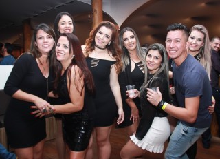 
<a style='margin-left: 5px;' class='btn btn-xs btn-social btn-facebook' href='https://www.facebook.com/sharer/sharer.php?u=https://www.galeramix.com.br/imagem/a39/800-800-90/conteudo/site_galerias/39/raca-negra-petry-galera-mix-115.jpg' rel='popup' data-width='500' data-height='400'><i class='fa fa-facebook'></i>Compartilhar <span class='hidden-xs'>no Facebook</span>
</a> 
<a class='btn btn-default btn-xs' target='_blank' href='imagem/a39/800-800-90/conteudo/site_galerias/39/raca-negra-petry-galera-mix-115.jpg'>
<span class='glyphicon glyphicon-cloud-download'></span> Salvar
</a>
