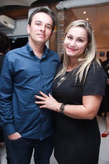 
<a style='margin-left: 5px;' class='btn btn-xs btn-social btn-facebook' href='https://www.facebook.com/sharer/sharer.php?u=https://www.galeramix.com.br/imagem/a39/800-800-90/conteudo/site_galerias/39/raca-negra-petry-galera-mix-12.jpg' rel='popup' data-width='500' data-height='400'><i class='fa fa-facebook'></i>Compartilhar <span class='hidden-xs'>no Facebook</span>
</a> 
<a class='btn btn-default btn-xs' target='_blank' href='imagem/a39/800-800-90/conteudo/site_galerias/39/raca-negra-petry-galera-mix-12.jpg'>
<span class='glyphicon glyphicon-cloud-download'></span> Salvar
</a>
