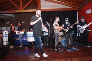 
<a style='margin-left: 5px;' class='btn btn-xs btn-social btn-facebook' href='https://www.facebook.com/sharer/sharer.php?u=https://www.galeramix.com.br/imagem/a39/800-800-90/conteudo/site_galerias/39/raca-negra-petry-galera-mix-14.jpg' rel='popup' data-width='500' data-height='400'><i class='fa fa-facebook'></i>Compartilhar <span class='hidden-xs'>no Facebook</span>
</a> 
<a class='btn btn-default btn-xs' target='_blank' href='imagem/a39/800-800-90/conteudo/site_galerias/39/raca-negra-petry-galera-mix-14.jpg'>
<span class='glyphicon glyphicon-cloud-download'></span> Salvar
</a>
