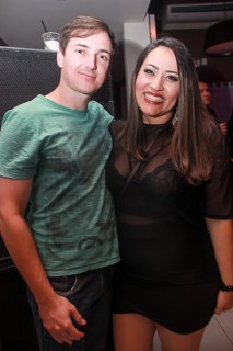 
<a style='margin-left: 5px;' class='btn btn-xs btn-social btn-facebook' href='https://www.facebook.com/sharer/sharer.php?u=https://www.galeramix.com.br/imagem/a39/800-800-90/conteudo/site_galerias/39/raca-negra-petry-galera-mix-16.jpg' rel='popup' data-width='500' data-height='400'><i class='fa fa-facebook'></i>Compartilhar <span class='hidden-xs'>no Facebook</span>
</a> 
<a class='btn btn-default btn-xs' target='_blank' href='imagem/a39/800-800-90/conteudo/site_galerias/39/raca-negra-petry-galera-mix-16.jpg'>
<span class='glyphicon glyphicon-cloud-download'></span> Salvar
</a>
