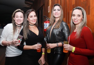 
<a style='margin-left: 5px;' class='btn btn-xs btn-social btn-facebook' href='https://www.facebook.com/sharer/sharer.php?u=https://www.galeramix.com.br/imagem/a39/800-800-90/conteudo/site_galerias/39/raca-negra-petry-galera-mix-19.jpg' rel='popup' data-width='500' data-height='400'><i class='fa fa-facebook'></i>Compartilhar <span class='hidden-xs'>no Facebook</span>
</a> 
<a class='btn btn-default btn-xs' target='_blank' href='imagem/a39/800-800-90/conteudo/site_galerias/39/raca-negra-petry-galera-mix-19.jpg'>
<span class='glyphicon glyphicon-cloud-download'></span> Salvar
</a>
