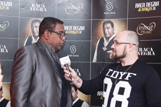 
<a style='margin-left: 5px;' class='btn btn-xs btn-social btn-facebook' href='https://www.facebook.com/sharer/sharer.php?u=https://www.galeramix.com.br/imagem/a39/800-800-90/conteudo/site_galerias/39/raca-negra-petry-galera-mix-20.jpg' rel='popup' data-width='500' data-height='400'><i class='fa fa-facebook'></i>Compartilhar <span class='hidden-xs'>no Facebook</span>
</a> 
<a class='btn btn-default btn-xs' target='_blank' href='imagem/a39/800-800-90/conteudo/site_galerias/39/raca-negra-petry-galera-mix-20.jpg'>
<span class='glyphicon glyphicon-cloud-download'></span> Salvar
</a>
