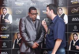 
<a style='margin-left: 5px;' class='btn btn-xs btn-social btn-facebook' href='https://www.facebook.com/sharer/sharer.php?u=https://www.galeramix.com.br/imagem/a39/800-800-90/conteudo/site_galerias/39/raca-negra-petry-galera-mix-22.jpg' rel='popup' data-width='500' data-height='400'><i class='fa fa-facebook'></i>Compartilhar <span class='hidden-xs'>no Facebook</span>
</a> 
<a class='btn btn-default btn-xs' target='_blank' href='imagem/a39/800-800-90/conteudo/site_galerias/39/raca-negra-petry-galera-mix-22.jpg'>
<span class='glyphicon glyphicon-cloud-download'></span> Salvar
</a>
