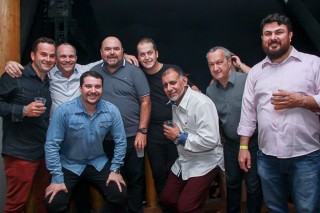 
<a style='margin-left: 5px;' class='btn btn-xs btn-social btn-facebook' href='https://www.facebook.com/sharer/sharer.php?u=https://www.galeramix.com.br/imagem/a39/800-800-90/conteudo/site_galerias/39/raca-negra-petry-galera-mix-29.jpg' rel='popup' data-width='500' data-height='400'><i class='fa fa-facebook'></i>Compartilhar <span class='hidden-xs'>no Facebook</span>
</a> 
<a class='btn btn-default btn-xs' target='_blank' href='imagem/a39/800-800-90/conteudo/site_galerias/39/raca-negra-petry-galera-mix-29.jpg'>
<span class='glyphicon glyphicon-cloud-download'></span> Salvar
</a>
