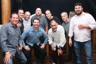 
<a style='margin-left: 5px;' class='btn btn-xs btn-social btn-facebook' href='https://www.facebook.com/sharer/sharer.php?u=https://www.galeramix.com.br/imagem/a39/800-800-90/conteudo/site_galerias/39/raca-negra-petry-galera-mix-30.jpg' rel='popup' data-width='500' data-height='400'><i class='fa fa-facebook'></i>Compartilhar <span class='hidden-xs'>no Facebook</span>
</a> 
<a class='btn btn-default btn-xs' target='_blank' href='imagem/a39/800-800-90/conteudo/site_galerias/39/raca-negra-petry-galera-mix-30.jpg'>
<span class='glyphicon glyphicon-cloud-download'></span> Salvar
</a>
