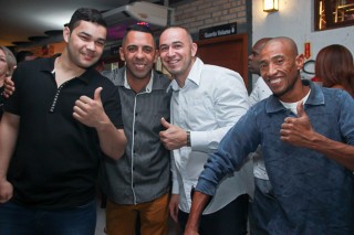 
<a style='margin-left: 5px;' class='btn btn-xs btn-social btn-facebook' href='https://www.facebook.com/sharer/sharer.php?u=https://www.galeramix.com.br/imagem/a39/800-800-90/conteudo/site_galerias/39/raca-negra-petry-galera-mix-4.jpg' rel='popup' data-width='500' data-height='400'><i class='fa fa-facebook'></i>Compartilhar <span class='hidden-xs'>no Facebook</span>
</a> 
<a class='btn btn-default btn-xs' target='_blank' href='imagem/a39/800-800-90/conteudo/site_galerias/39/raca-negra-petry-galera-mix-4.jpg'>
<span class='glyphicon glyphicon-cloud-download'></span> Salvar
</a>
