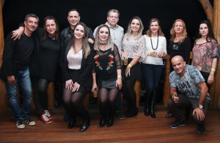 
<a style='margin-left: 5px;' class='btn btn-xs btn-social btn-facebook' href='https://www.facebook.com/sharer/sharer.php?u=https://www.galeramix.com.br/imagem/a39/800-800-90/conteudo/site_galerias/39/raca-negra-petry-galera-mix-40.jpg' rel='popup' data-width='500' data-height='400'><i class='fa fa-facebook'></i>Compartilhar <span class='hidden-xs'>no Facebook</span>
</a> 
<a class='btn btn-default btn-xs' target='_blank' href='imagem/a39/800-800-90/conteudo/site_galerias/39/raca-negra-petry-galera-mix-40.jpg'>
<span class='glyphicon glyphicon-cloud-download'></span> Salvar
</a>
