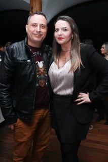 
<a style='margin-left: 5px;' class='btn btn-xs btn-social btn-facebook' href='https://www.facebook.com/sharer/sharer.php?u=https://www.galeramix.com.br/imagem/a39/800-800-90/conteudo/site_galerias/39/raca-negra-petry-galera-mix-41.jpg' rel='popup' data-width='500' data-height='400'><i class='fa fa-facebook'></i>Compartilhar <span class='hidden-xs'>no Facebook</span>
</a> 
<a class='btn btn-default btn-xs' target='_blank' href='imagem/a39/800-800-90/conteudo/site_galerias/39/raca-negra-petry-galera-mix-41.jpg'>
<span class='glyphicon glyphicon-cloud-download'></span> Salvar
</a>
