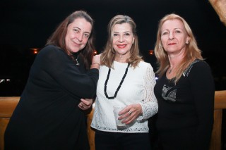 
<a style='margin-left: 5px;' class='btn btn-xs btn-social btn-facebook' href='https://www.facebook.com/sharer/sharer.php?u=https://www.galeramix.com.br/imagem/a39/800-800-90/conteudo/site_galerias/39/raca-negra-petry-galera-mix-43.jpg' rel='popup' data-width='500' data-height='400'><i class='fa fa-facebook'></i>Compartilhar <span class='hidden-xs'>no Facebook</span>
</a> 
<a class='btn btn-default btn-xs' target='_blank' href='imagem/a39/800-800-90/conteudo/site_galerias/39/raca-negra-petry-galera-mix-43.jpg'>
<span class='glyphicon glyphicon-cloud-download'></span> Salvar
</a>
