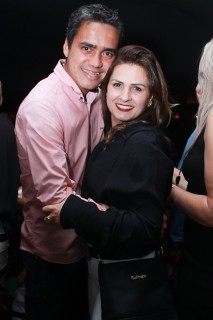 
<a style='margin-left: 5px;' class='btn btn-xs btn-social btn-facebook' href='https://www.facebook.com/sharer/sharer.php?u=https://www.galeramix.com.br/imagem/a39/800-800-90/conteudo/site_galerias/39/raca-negra-petry-galera-mix-60.jpg' rel='popup' data-width='500' data-height='400'><i class='fa fa-facebook'></i>Compartilhar <span class='hidden-xs'>no Facebook</span>
</a> 
<a class='btn btn-default btn-xs' target='_blank' href='imagem/a39/800-800-90/conteudo/site_galerias/39/raca-negra-petry-galera-mix-60.jpg'>
<span class='glyphicon glyphicon-cloud-download'></span> Salvar
</a>
