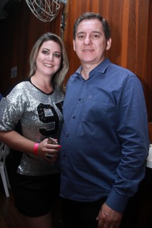 
<a style='margin-left: 5px;' class='btn btn-xs btn-social btn-facebook' href='https://www.facebook.com/sharer/sharer.php?u=https://www.galeramix.com.br/imagem/a39/800-800-90/conteudo/site_galerias/39/raca-negra-petry-galera-mix-61.jpg' rel='popup' data-width='500' data-height='400'><i class='fa fa-facebook'></i>Compartilhar <span class='hidden-xs'>no Facebook</span>
</a> 
<a class='btn btn-default btn-xs' target='_blank' href='imagem/a39/800-800-90/conteudo/site_galerias/39/raca-negra-petry-galera-mix-61.jpg'>
<span class='glyphicon glyphicon-cloud-download'></span> Salvar
</a>
