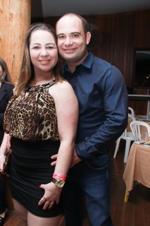 
<a style='margin-left: 5px;' class='btn btn-xs btn-social btn-facebook' href='https://www.facebook.com/sharer/sharer.php?u=https://www.galeramix.com.br/imagem/a39/800-800-90/conteudo/site_galerias/39/raca-negra-petry-galera-mix-63.jpg' rel='popup' data-width='500' data-height='400'><i class='fa fa-facebook'></i>Compartilhar <span class='hidden-xs'>no Facebook</span>
</a> 
<a class='btn btn-default btn-xs' target='_blank' href='imagem/a39/800-800-90/conteudo/site_galerias/39/raca-negra-petry-galera-mix-63.jpg'>
<span class='glyphicon glyphicon-cloud-download'></span> Salvar
</a>
