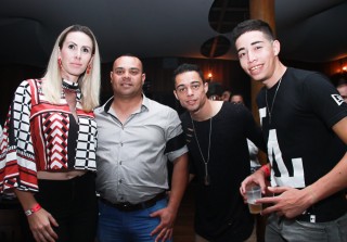 
<a style='margin-left: 5px;' class='btn btn-xs btn-social btn-facebook' href='https://www.facebook.com/sharer/sharer.php?u=https://www.galeramix.com.br/imagem/a39/800-800-90/conteudo/site_galerias/39/raca-negra-petry-galera-mix-64.jpg' rel='popup' data-width='500' data-height='400'><i class='fa fa-facebook'></i>Compartilhar <span class='hidden-xs'>no Facebook</span>
</a> 
<a class='btn btn-default btn-xs' target='_blank' href='imagem/a39/800-800-90/conteudo/site_galerias/39/raca-negra-petry-galera-mix-64.jpg'>
<span class='glyphicon glyphicon-cloud-download'></span> Salvar
</a>
