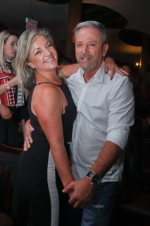 
<a style='margin-left: 5px;' class='btn btn-xs btn-social btn-facebook' href='https://www.facebook.com/sharer/sharer.php?u=https://www.galeramix.com.br/imagem/a39/800-800-90/conteudo/site_galerias/39/raca-negra-petry-galera-mix-66.jpg' rel='popup' data-width='500' data-height='400'><i class='fa fa-facebook'></i>Compartilhar <span class='hidden-xs'>no Facebook</span>
</a> 
<a class='btn btn-default btn-xs' target='_blank' href='imagem/a39/800-800-90/conteudo/site_galerias/39/raca-negra-petry-galera-mix-66.jpg'>
<span class='glyphicon glyphicon-cloud-download'></span> Salvar
</a>
