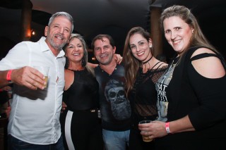 
<a style='margin-left: 5px;' class='btn btn-xs btn-social btn-facebook' href='https://www.facebook.com/sharer/sharer.php?u=https://www.galeramix.com.br/imagem/a39/800-800-90/conteudo/site_galerias/39/raca-negra-petry-galera-mix-68.jpg' rel='popup' data-width='500' data-height='400'><i class='fa fa-facebook'></i>Compartilhar <span class='hidden-xs'>no Facebook</span>
</a> 
<a class='btn btn-default btn-xs' target='_blank' href='imagem/a39/800-800-90/conteudo/site_galerias/39/raca-negra-petry-galera-mix-68.jpg'>
<span class='glyphicon glyphicon-cloud-download'></span> Salvar
</a>
