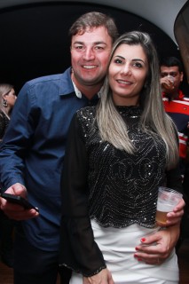 
<a style='margin-left: 5px;' class='btn btn-xs btn-social btn-facebook' href='https://www.facebook.com/sharer/sharer.php?u=https://www.galeramix.com.br/imagem/a39/800-800-90/conteudo/site_galerias/39/raca-negra-petry-galera-mix-75.jpg' rel='popup' data-width='500' data-height='400'><i class='fa fa-facebook'></i>Compartilhar <span class='hidden-xs'>no Facebook</span>
</a> 
<a class='btn btn-default btn-xs' target='_blank' href='imagem/a39/800-800-90/conteudo/site_galerias/39/raca-negra-petry-galera-mix-75.jpg'>
<span class='glyphicon glyphicon-cloud-download'></span> Salvar
</a>
